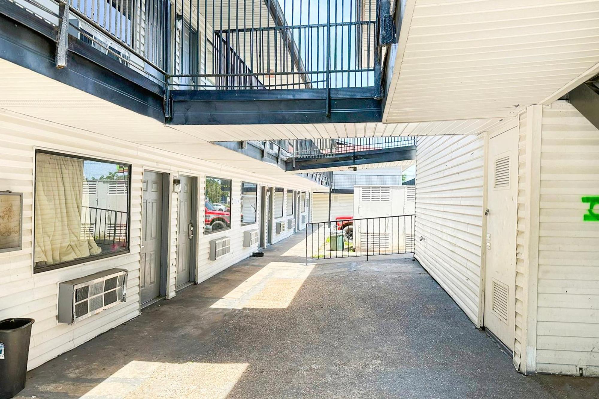 Luxury Inn By Oyo Albany Exterior foto