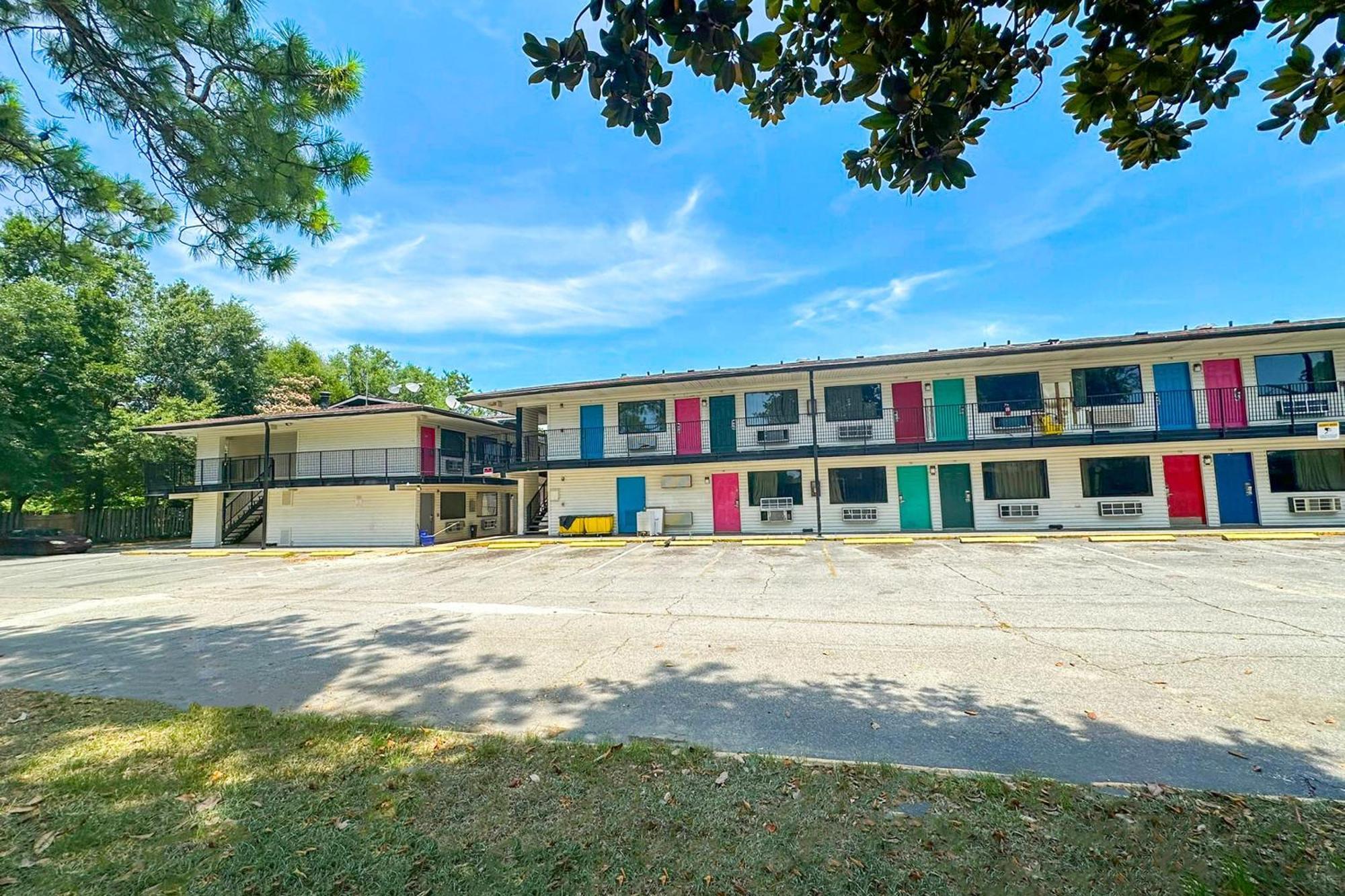 Luxury Inn By Oyo Albany Exterior foto